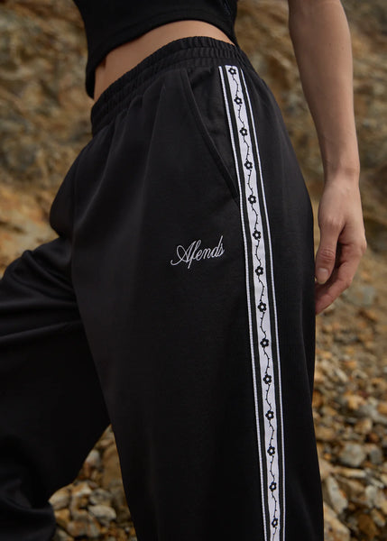 Thorn Bound Sweat Pants - Black