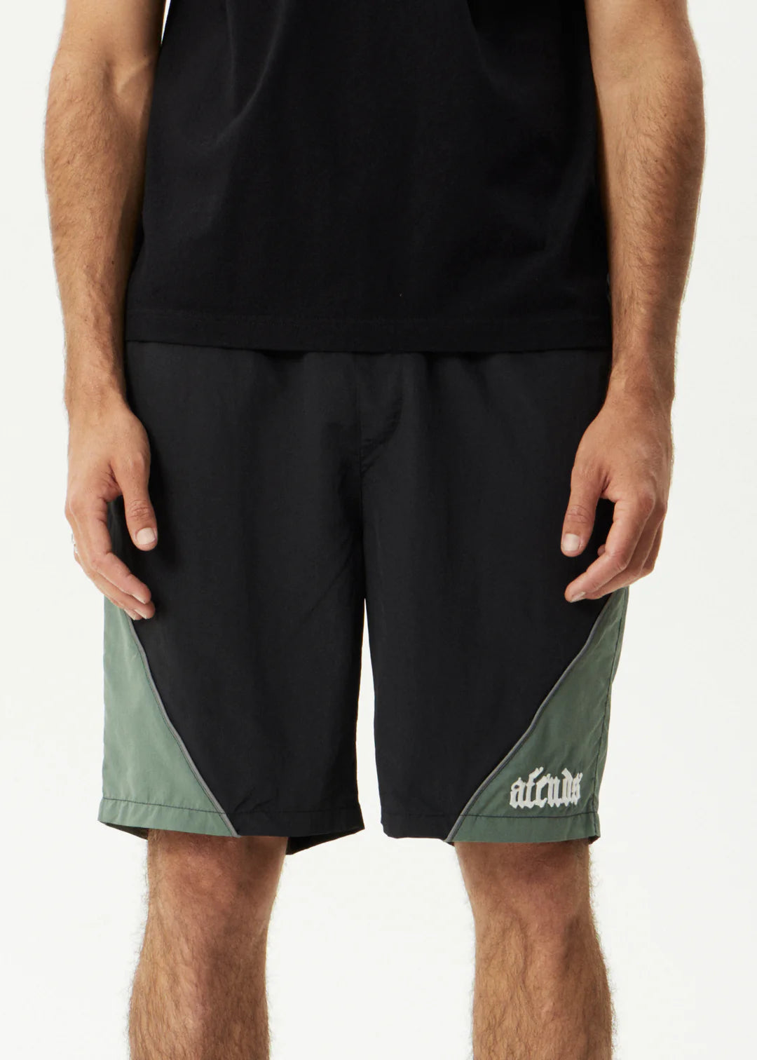 Sporting Panelled Short 20" - Black