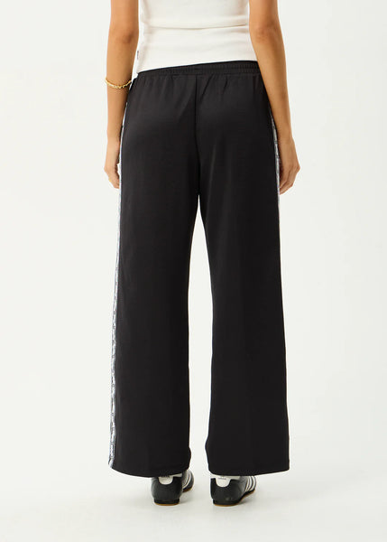 Thorn Bound Sweat Pants - Black